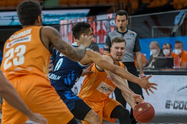 鹰队胜骑士 鹰队胜骑士